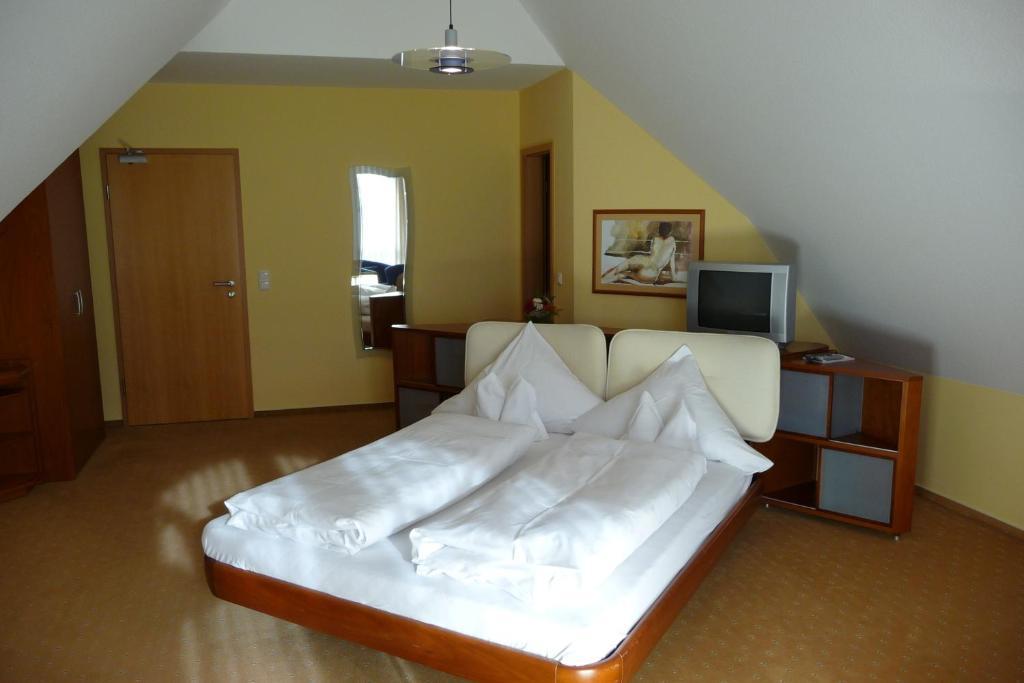 Hotel Bachwiesen Langensendelbach Zimmer foto